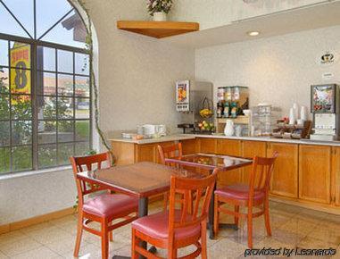 Super 8 By Wyndham Upland Ontario Ca Hotel Restaurante foto