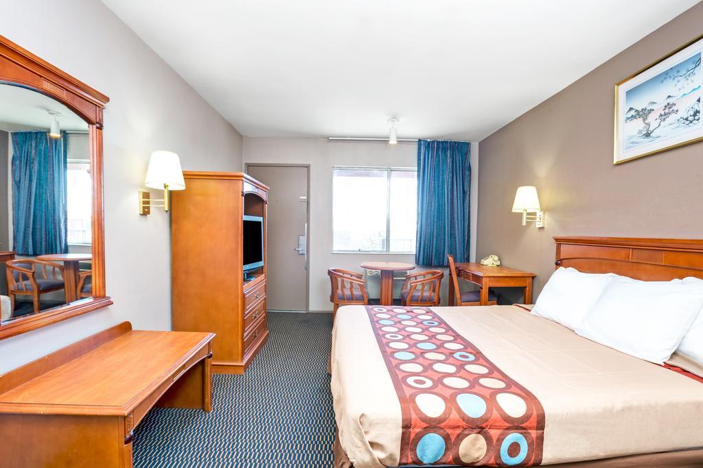 Super 8 By Wyndham Upland Ontario Ca Hotel Exterior foto