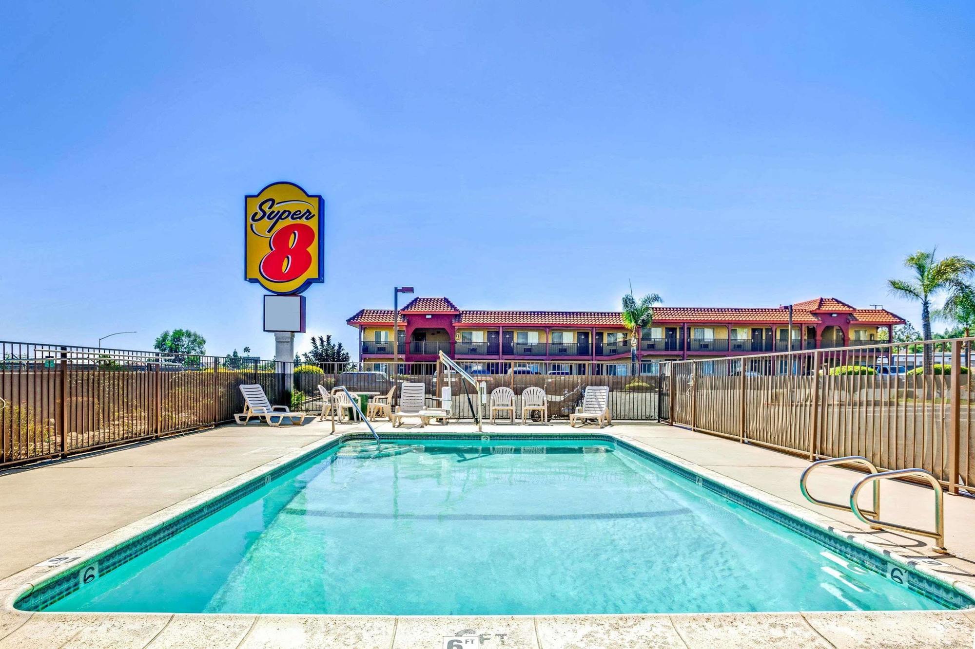 Super 8 By Wyndham Upland Ontario Ca Hotel Exterior foto