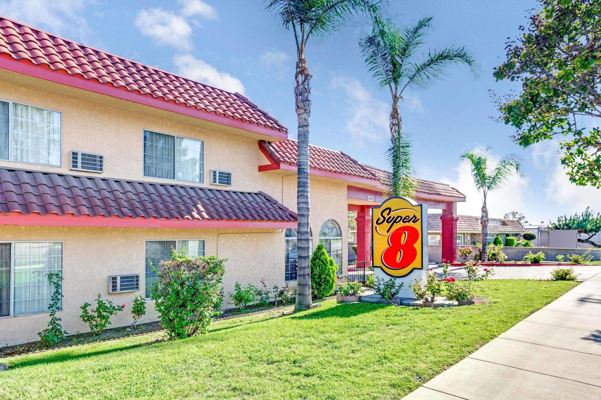 Super 8 By Wyndham Upland Ontario Ca Hotel Exterior foto